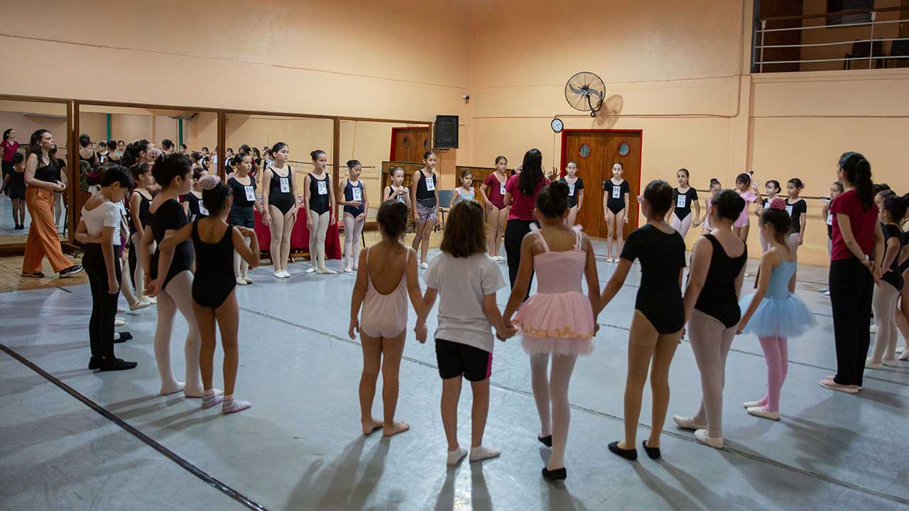 La Academia de Ballet de Moscú examinó a más de 90 aspirantes